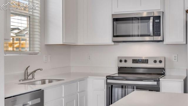 Image 3 of 23: Kitchen