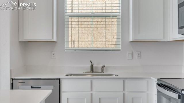 Image 4 of 23: Kitchen