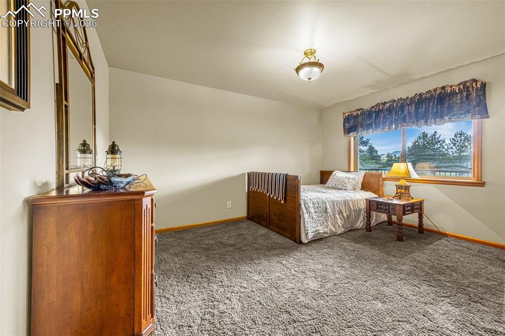 Image 19 of 36: Bedroom 3