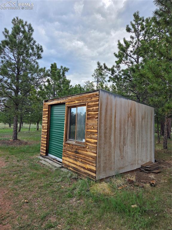 Image 35 of 36: View of outbuilding