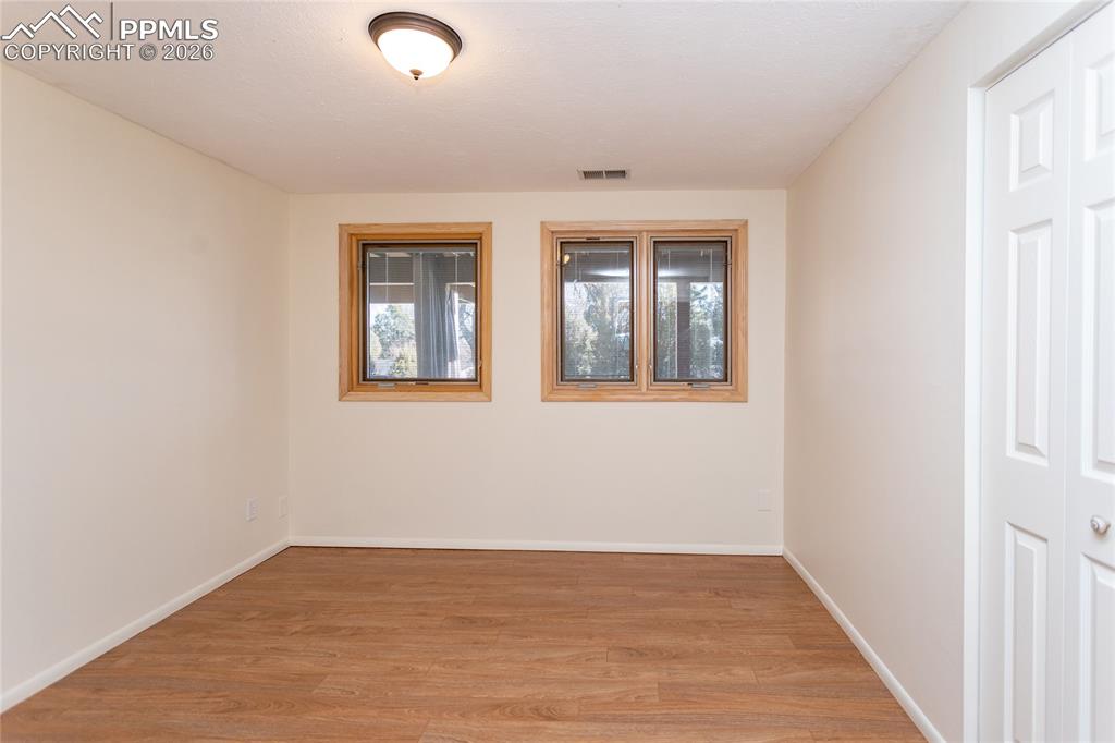 Image 34 of 50: Bedroom