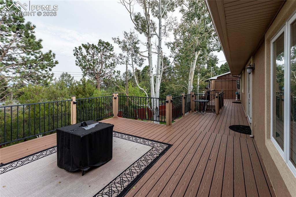 Image 41 of 50: Deck