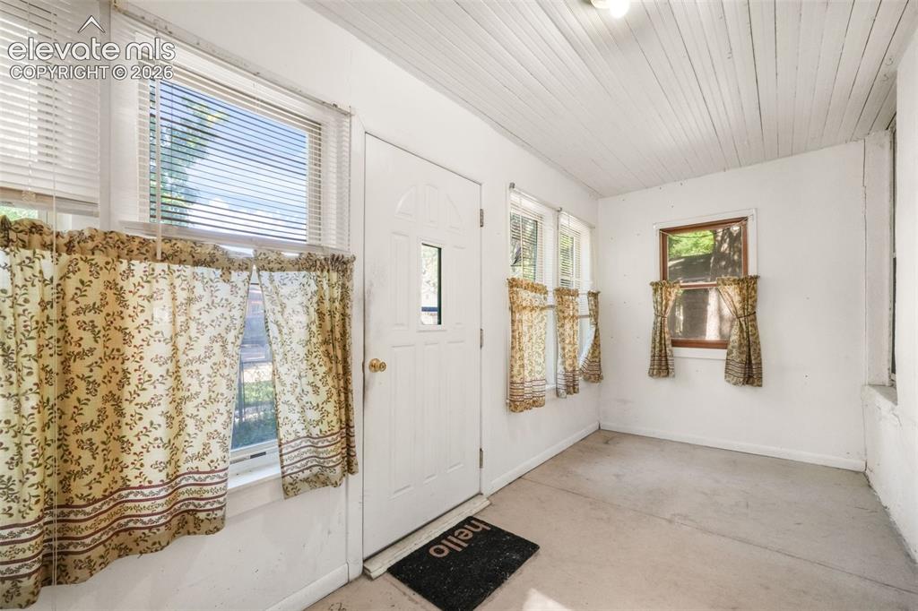 Image 9 of 50: Entry