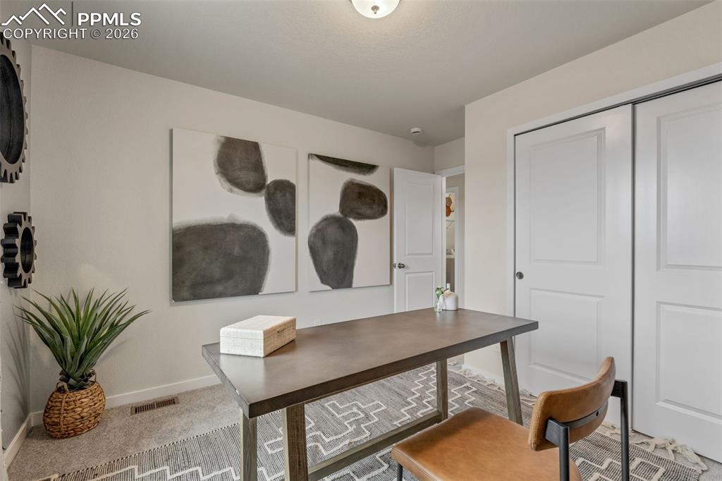 Image 45 of 46: Office