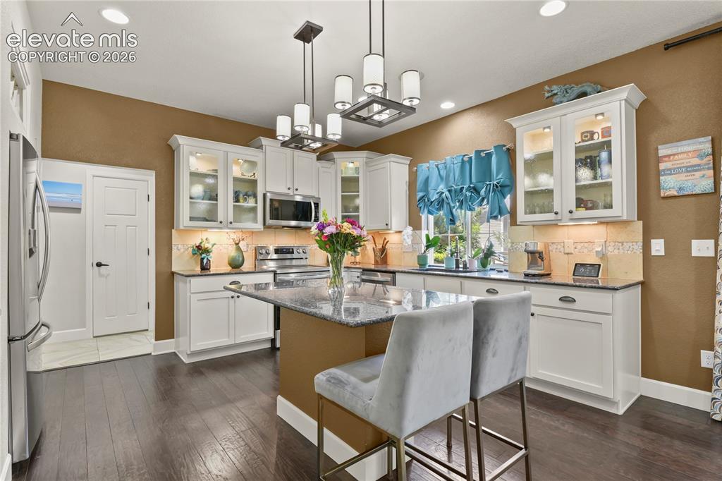 Image 10 of 41: Kitchen