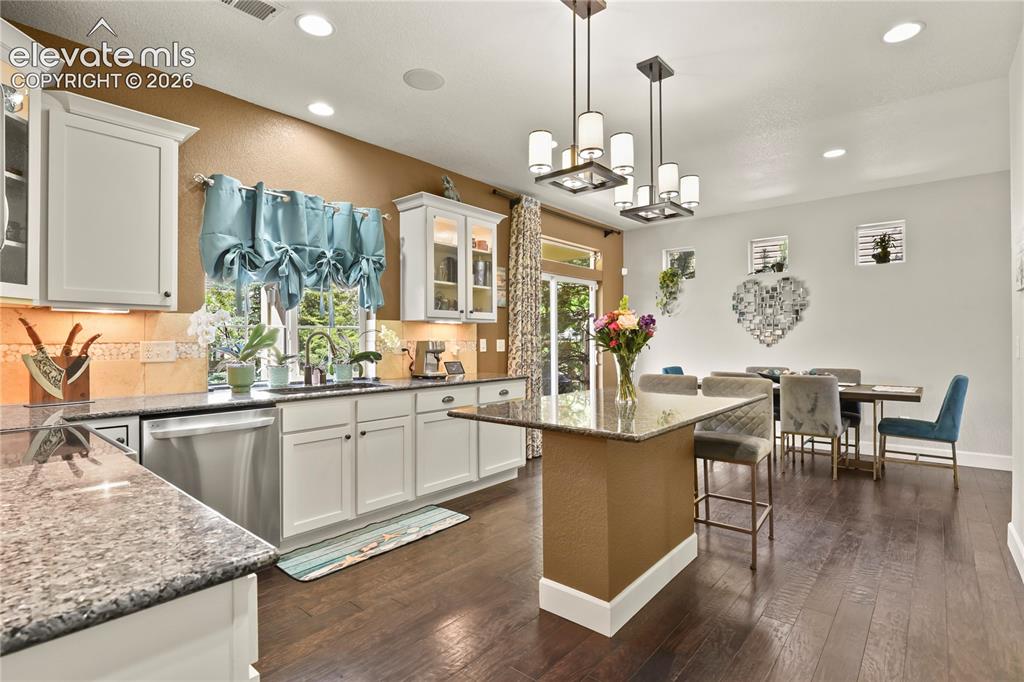 Image 11 of 41: Kitchen