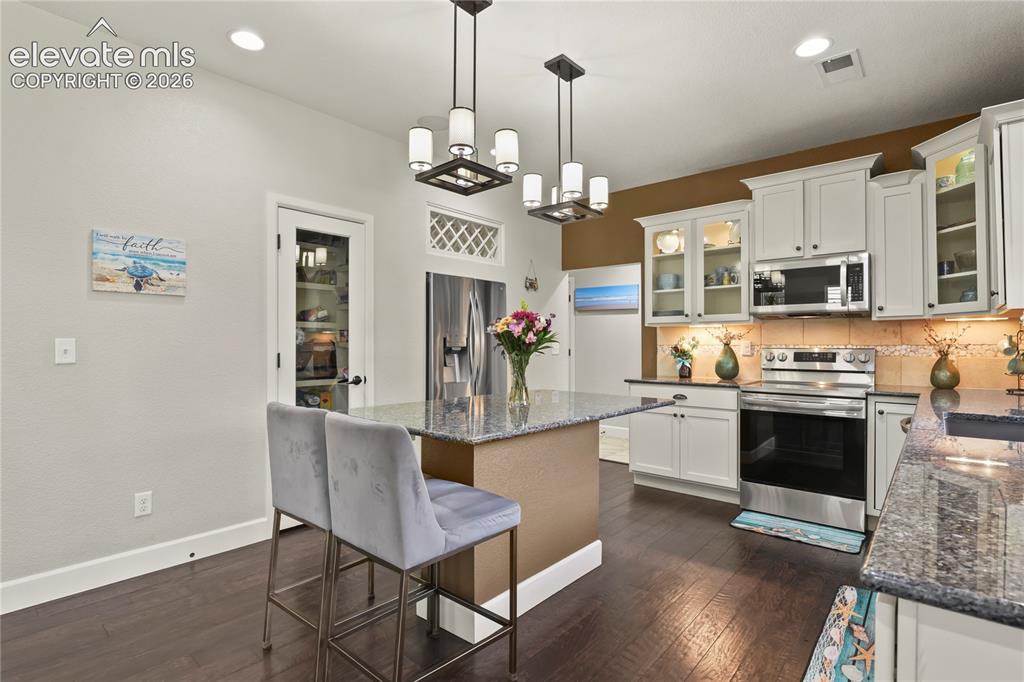 Image 13 of 41: Kitchen