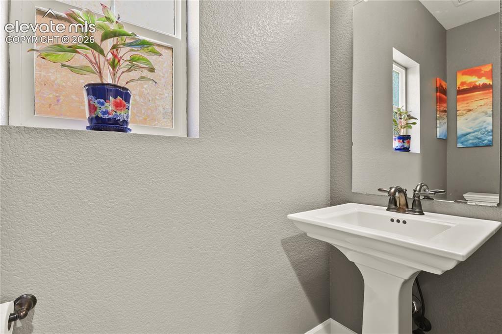 Image 14 of 41: Bathroom