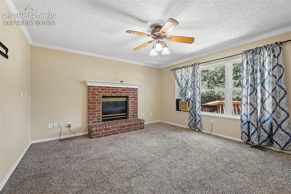 Image 11 of 34: Family Room