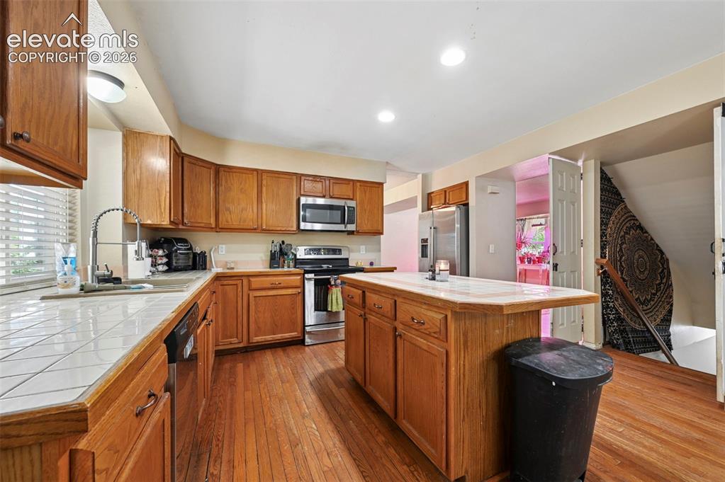 Image 13 of 34: Kitchen