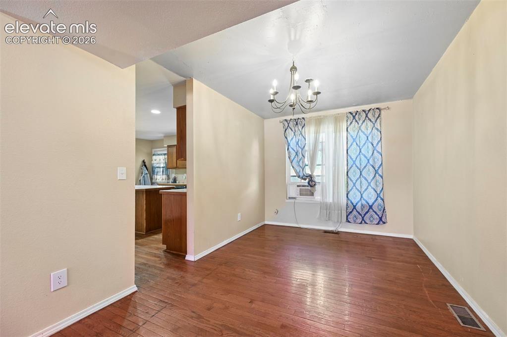 Image 9 of 34: Dining Room