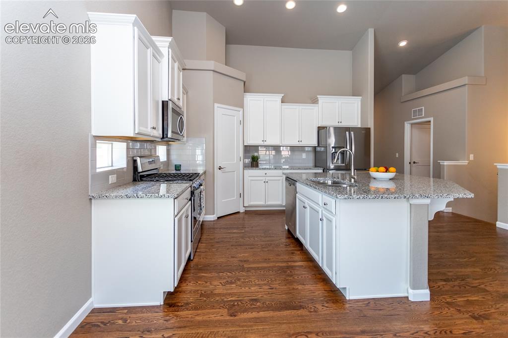 Image 12 of 49: Kitchen