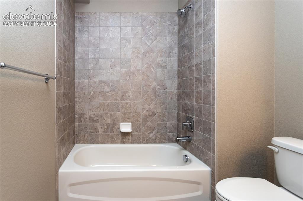 Image 34 of 49: Bathroom