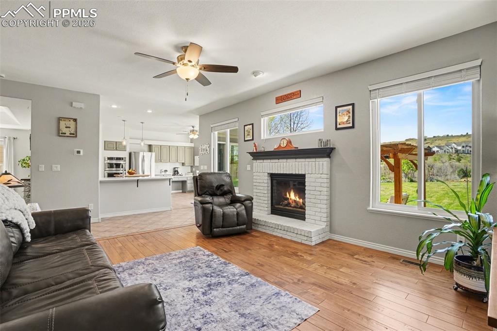 Image 10 of 50: Living Room