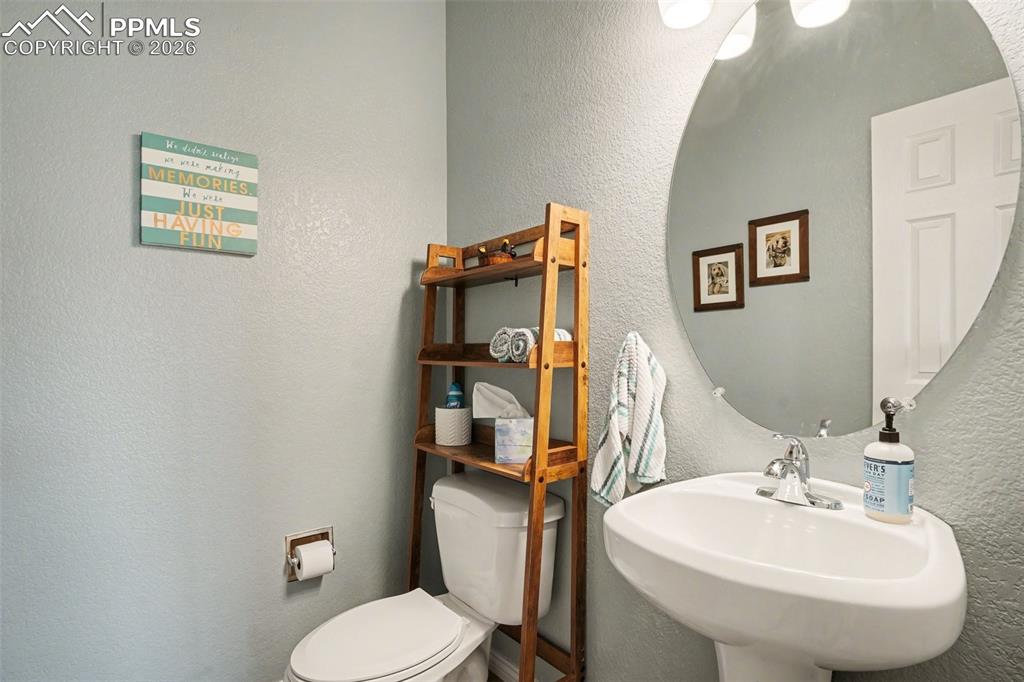 Image 12 of 50: Bathroom