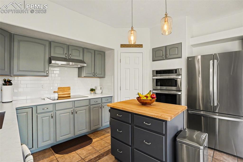 Image 15 of 50: Kitchen