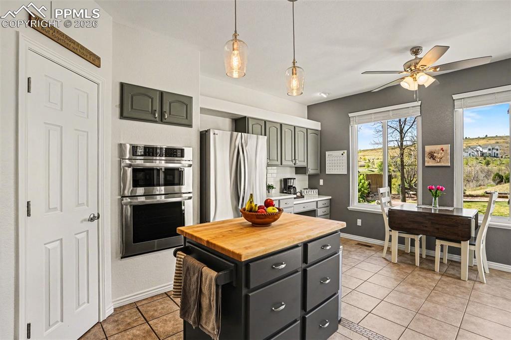 Image 17 of 50: Kitchen