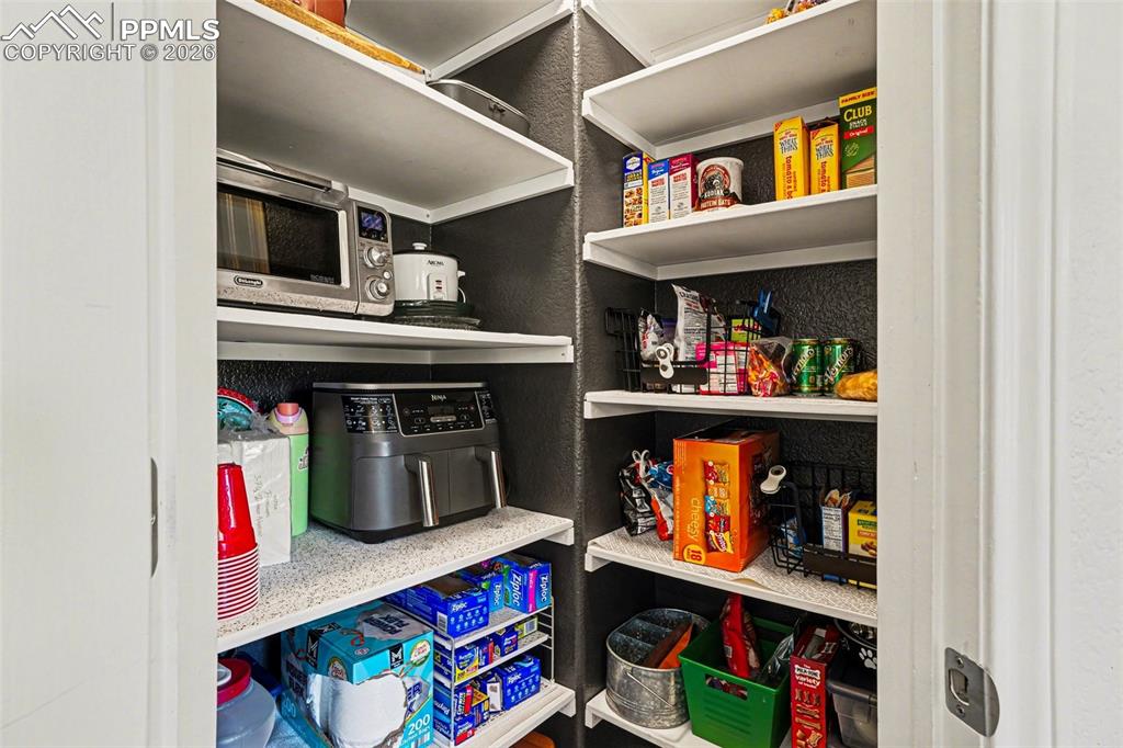 Image 19 of 50: Pantry