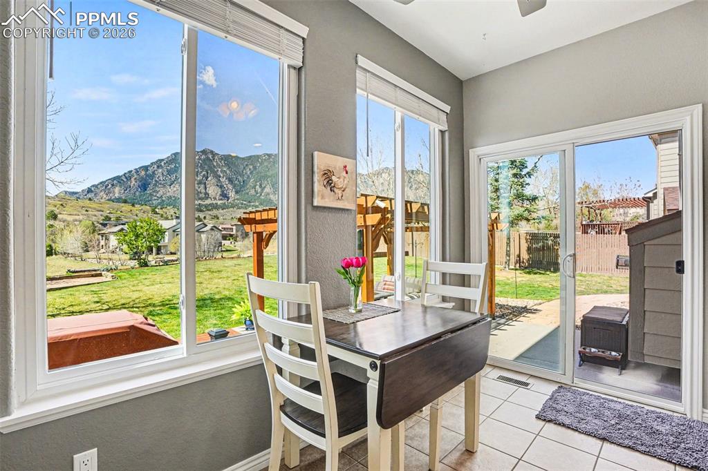 Image 20 of 50: Dining Area