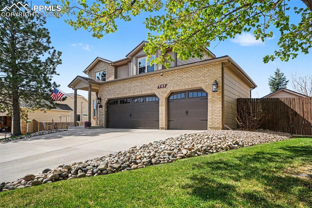 Image 3 of 50: Front of Structure