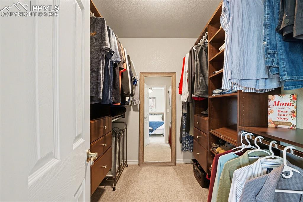 Image 30 of 50: Walk-In Closets