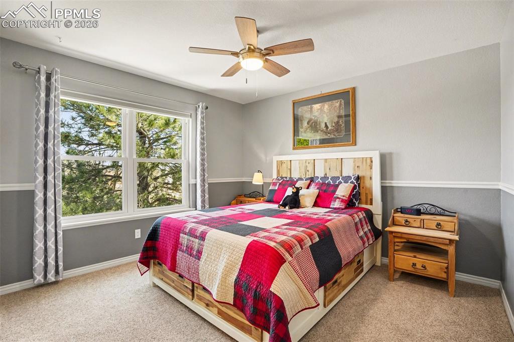 Image 34 of 50: Bedroom