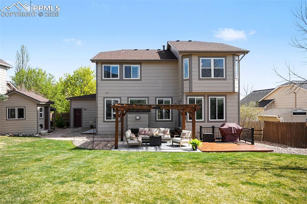 Image 40 of 50: Back of Structure