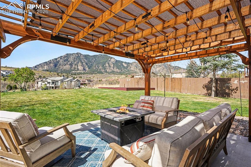 Image 43 of 50: Patio