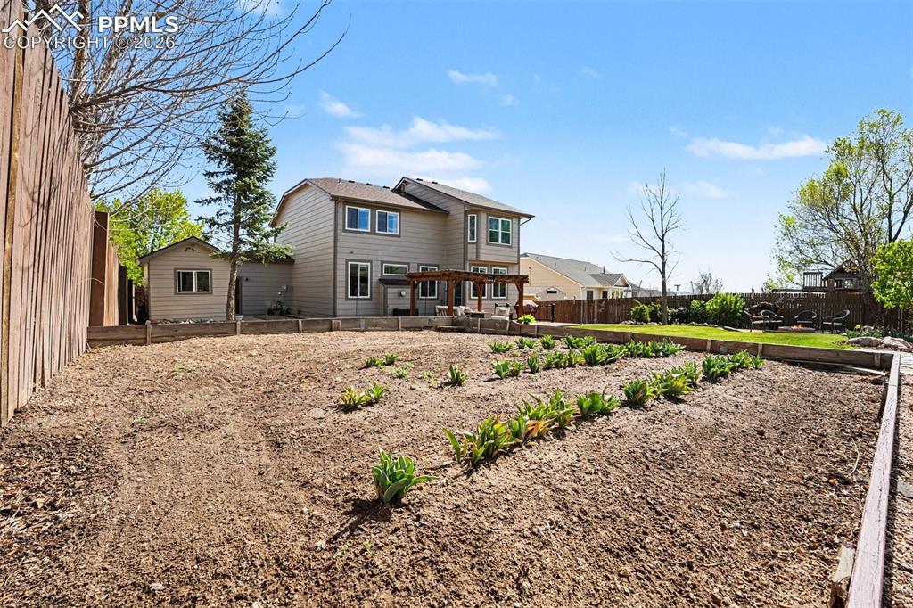 Image 46 of 50: Garden