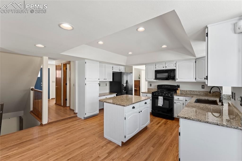 Image 11 of 48: Kitchen