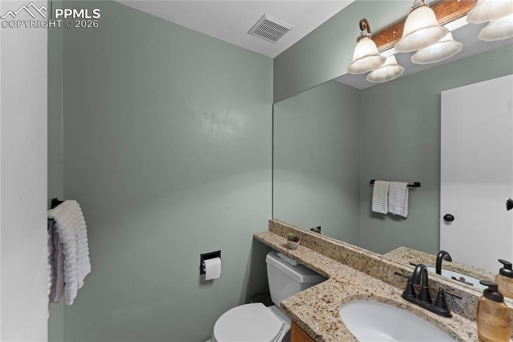 Image 20 of 48: Bathroom