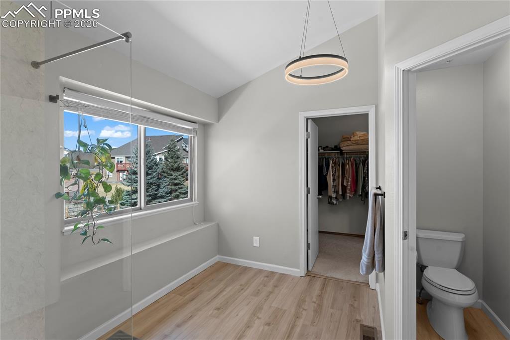 Image 27 of 48: Bathroom