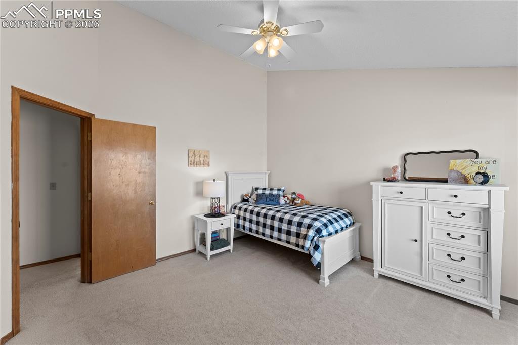 Image 31 of 48: Bedroom