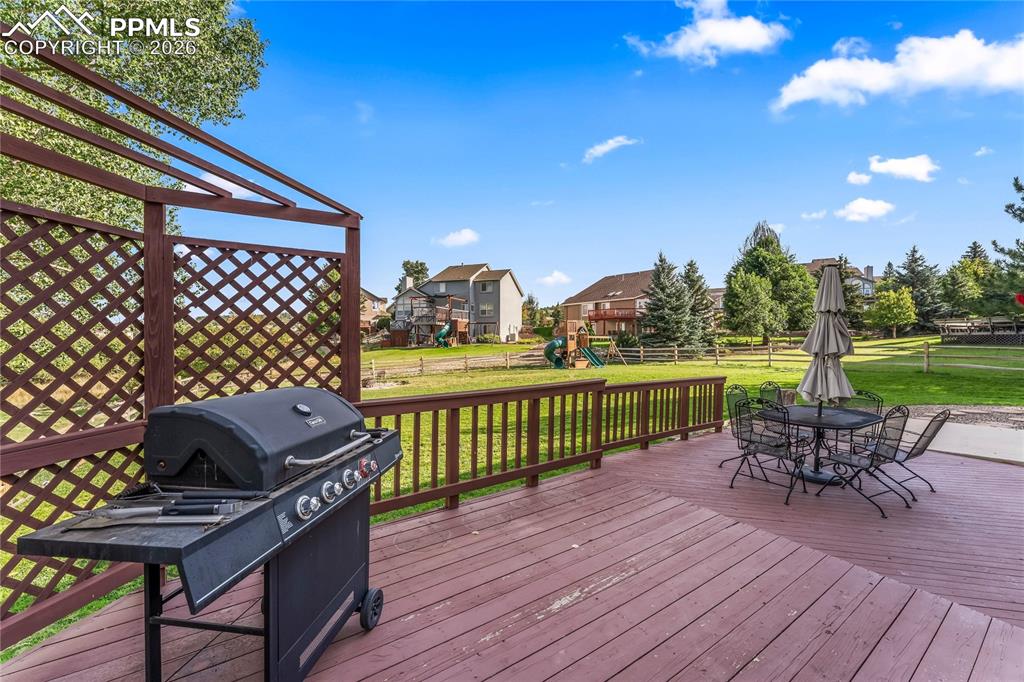 Image 44 of 48: Deck