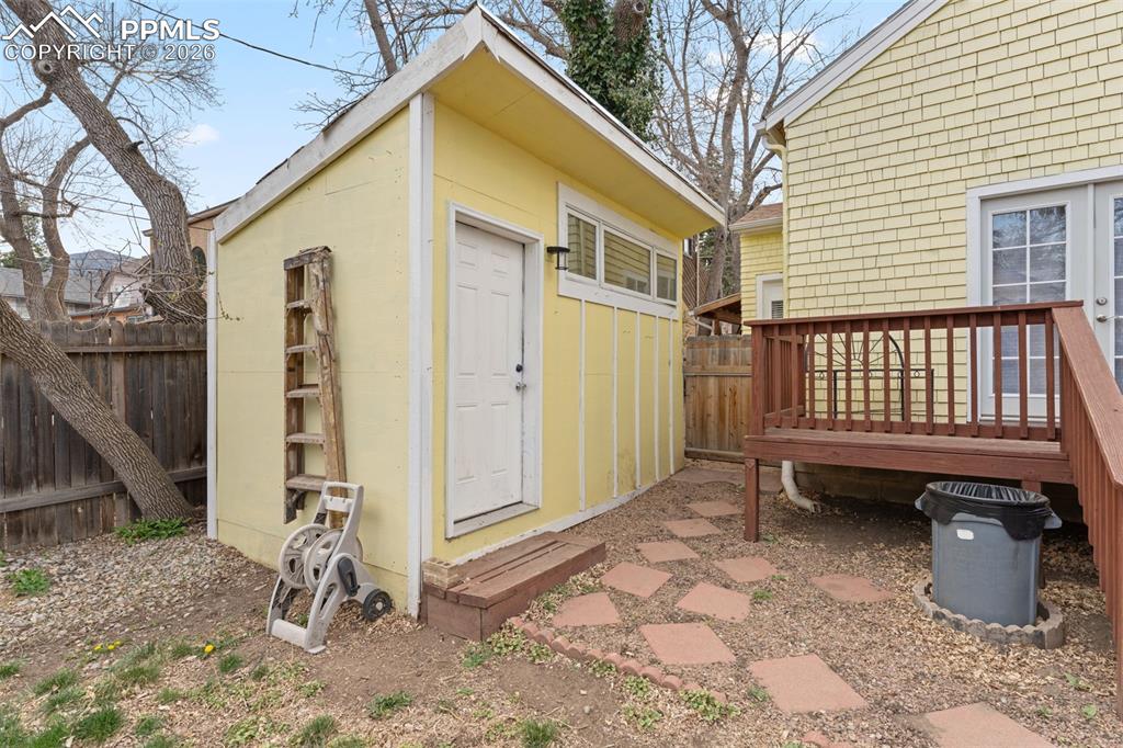 Image 23 of 30: Large Workshop