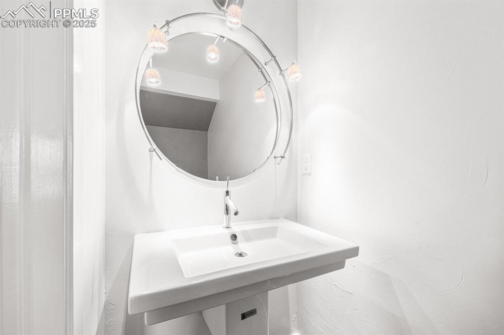 Image 14 of 41: View of bathroom