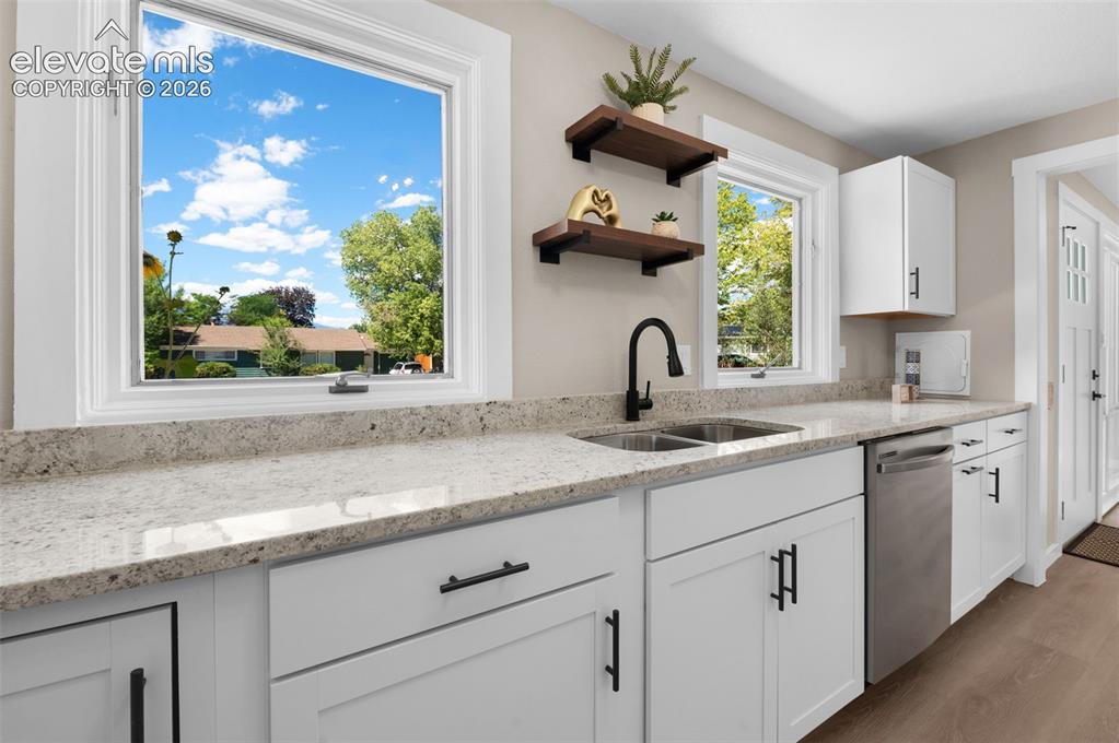 Image 10 of 31: Kitchen