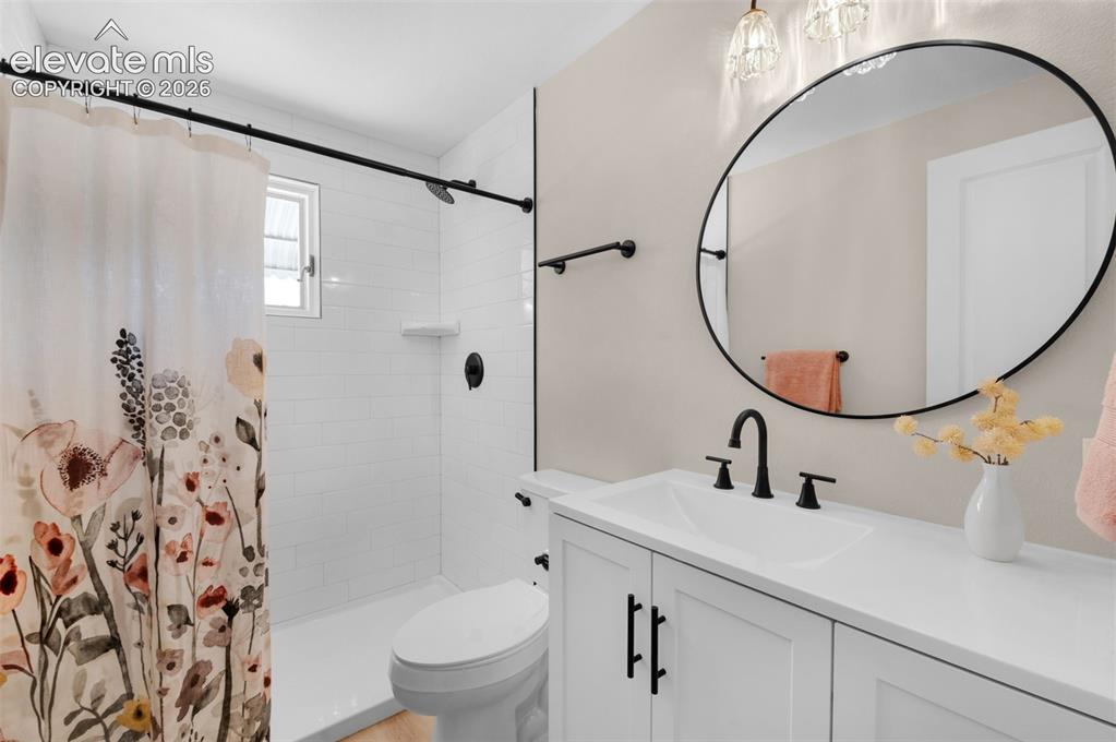 Image 18 of 31: Bathroom