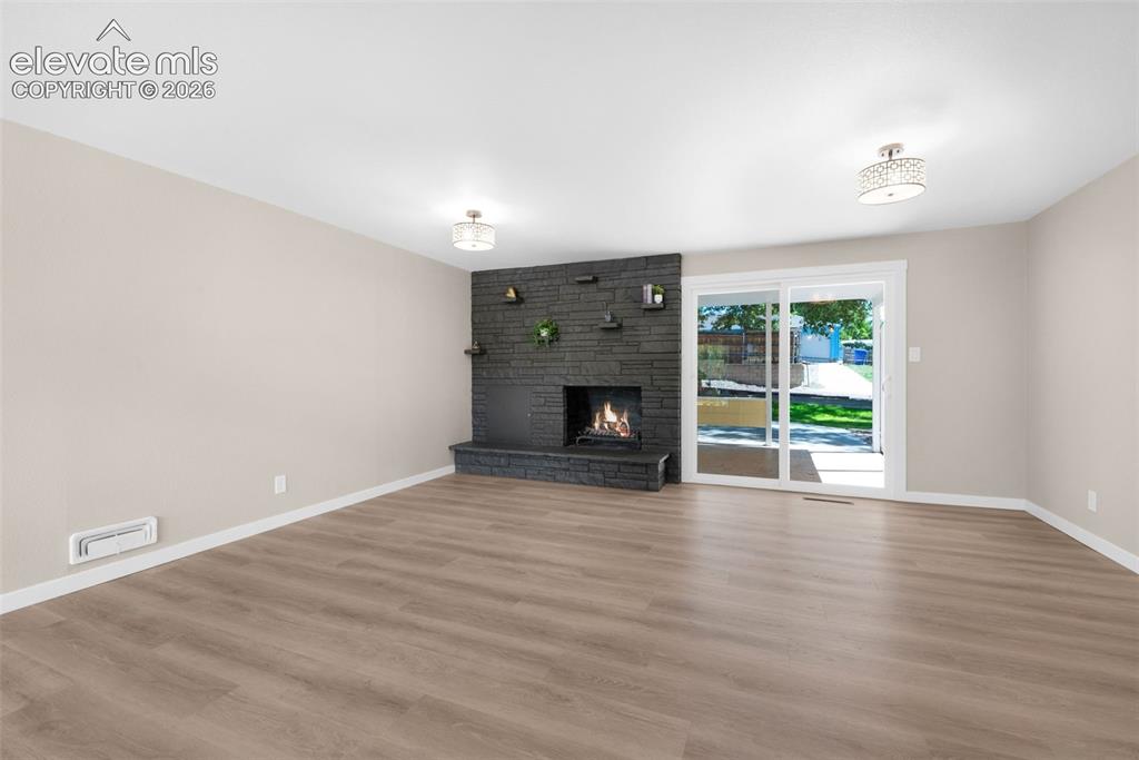 Image 4 of 31: Living Room
