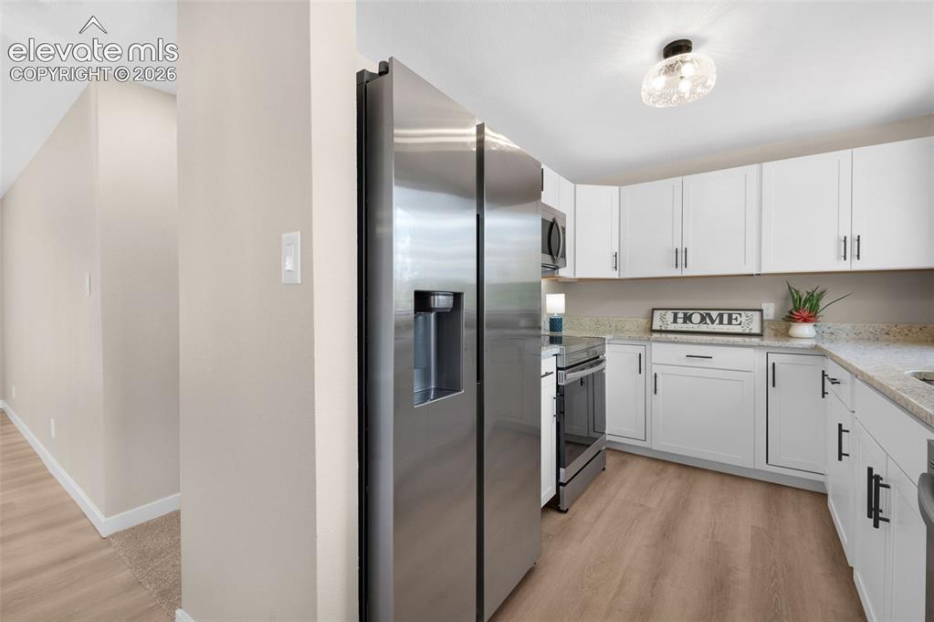 Image 8 of 31: Kitchen