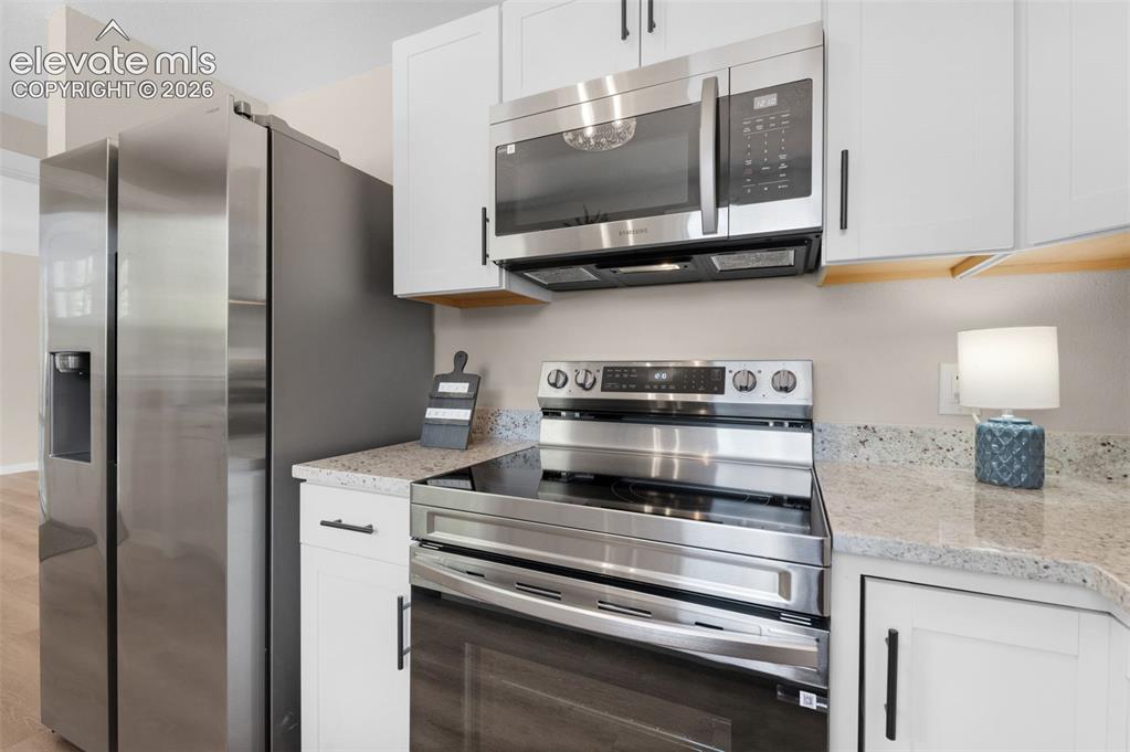 Image 9 of 31: Kitchen