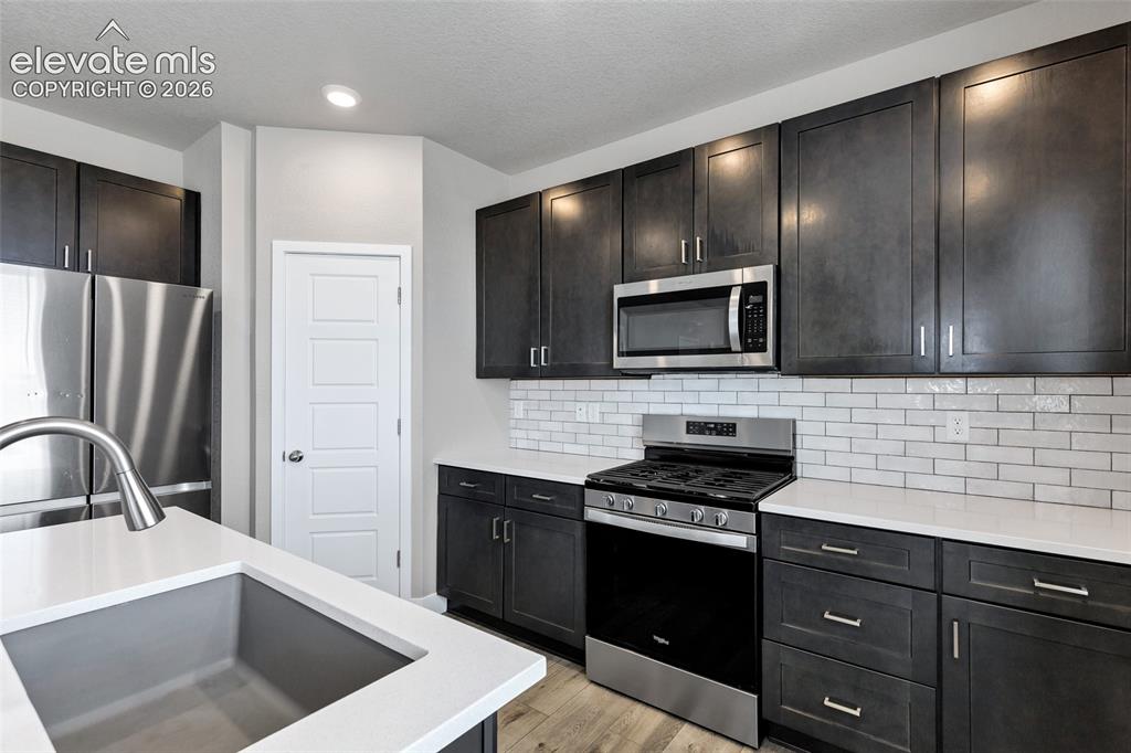Image 14 of 49: Kitchen