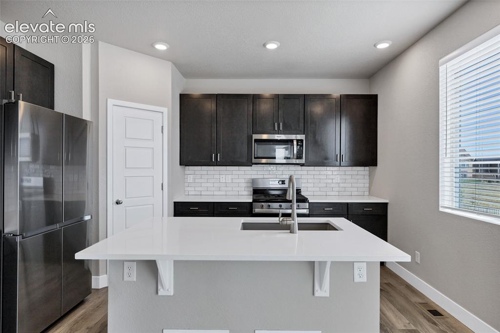 Image 16 of 49: Kitchen