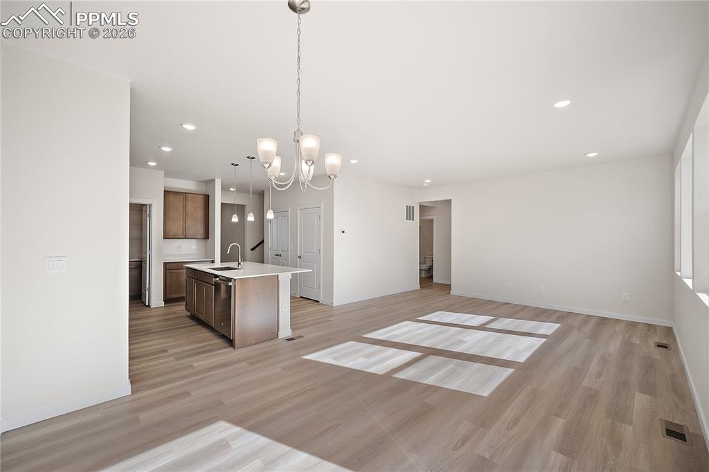 Image 15 of 43: Kitchen