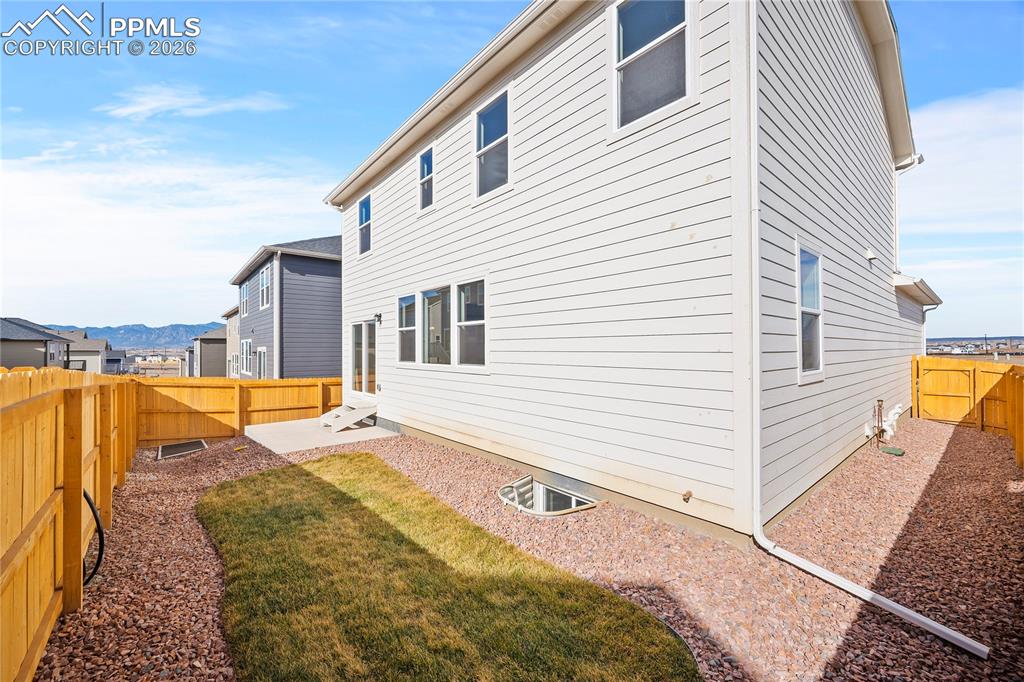 Image 4 of 43: Back of Structure