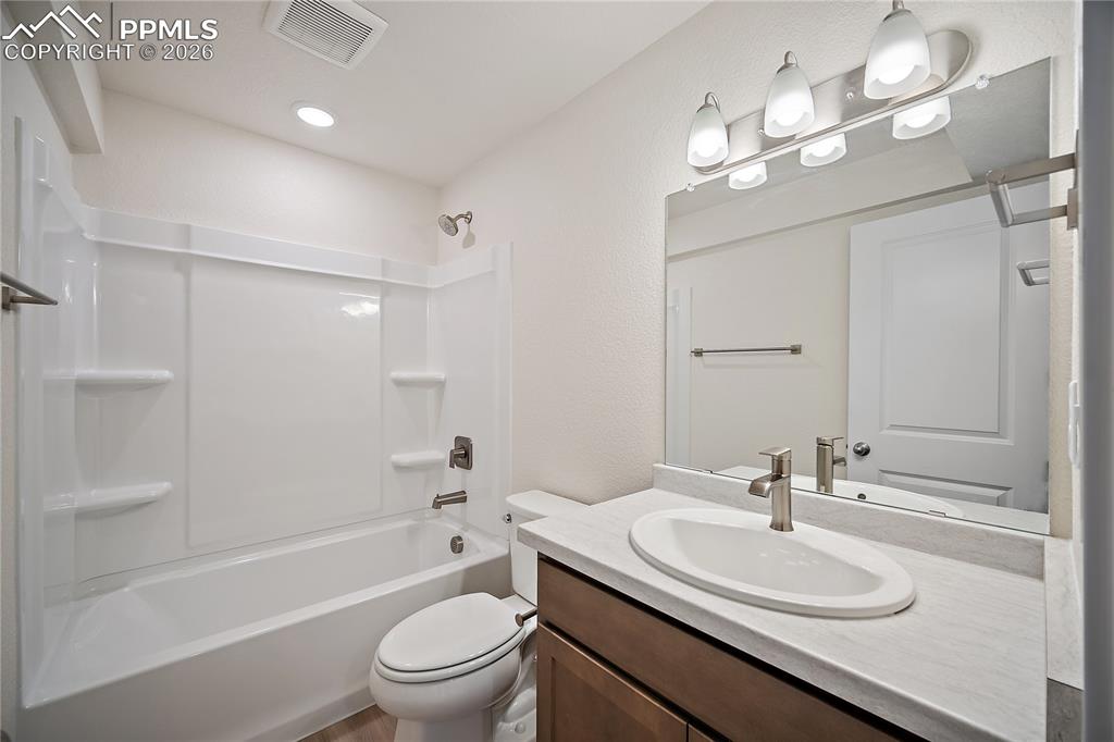 Image 41 of 43: Bathroom