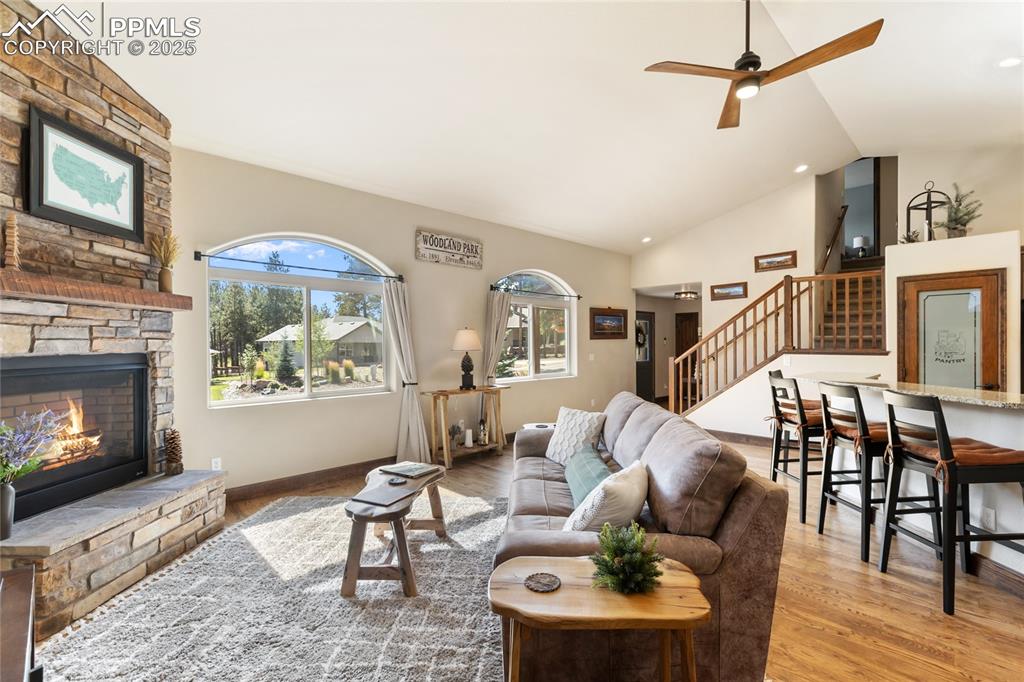 Image 11 of 40: Living Room