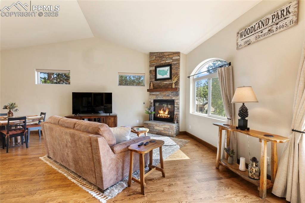 Image 14 of 40: Living Room