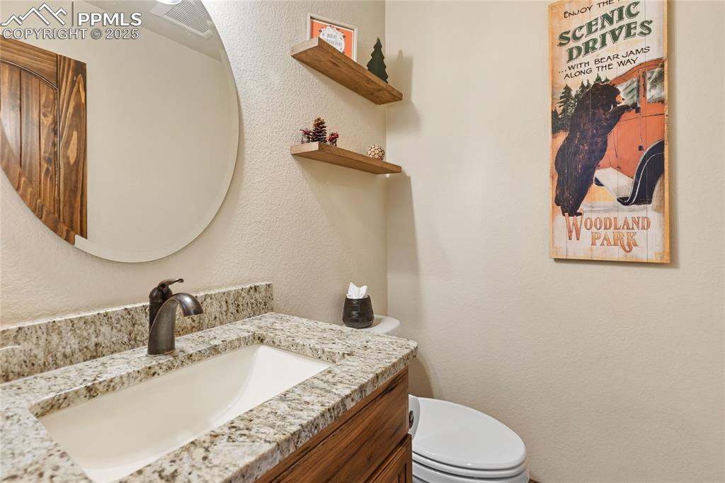 Image 21 of 40: Bathroom