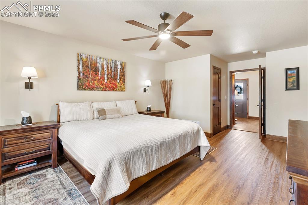 Image 22 of 40: Bedroom